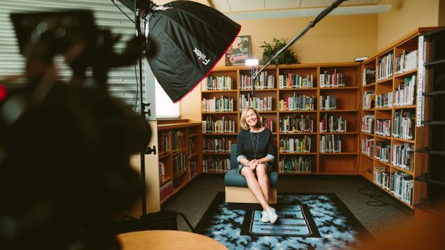 Frau im Interview